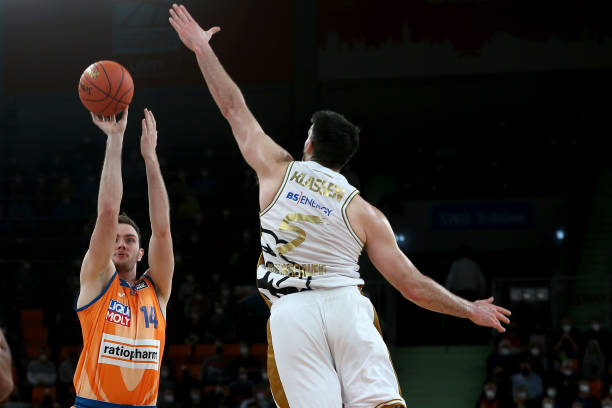 直饱受伤病 直饱受伤病